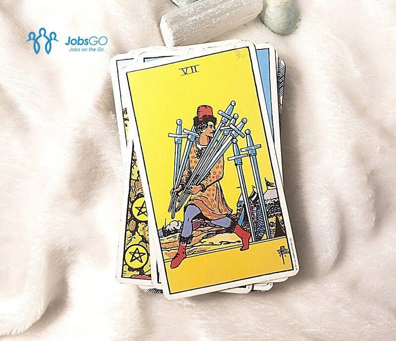 Seven of swords Ý nghĩa chi tiết nhất của lá bài  tìm trong tarot